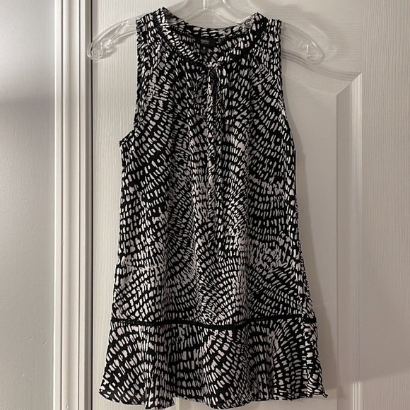 Mossimo Supply Co. Tops - Mossimo Black White Sleeveless Tunic Blouse Size S